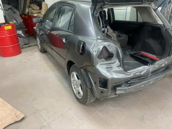 Фото Toyota Corolla сзади после ремонта