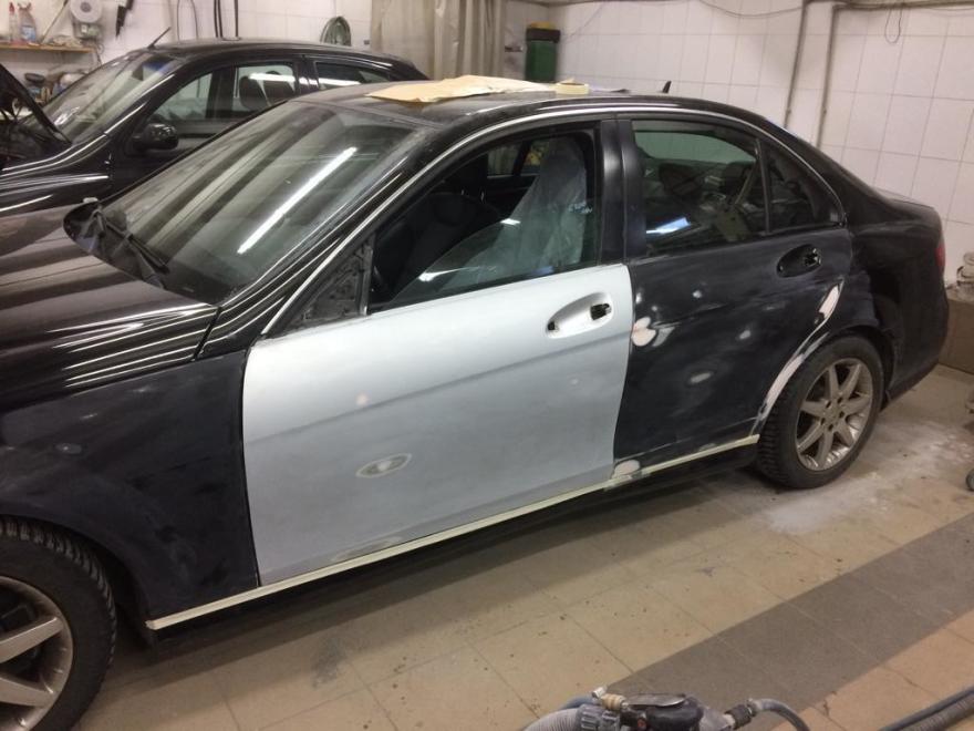 Фото Mercedes с установленными новыми дверями