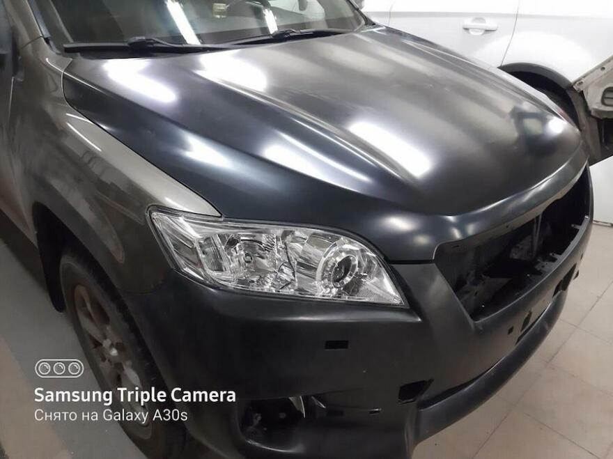 Фото процесса восстановления передней части Toyota